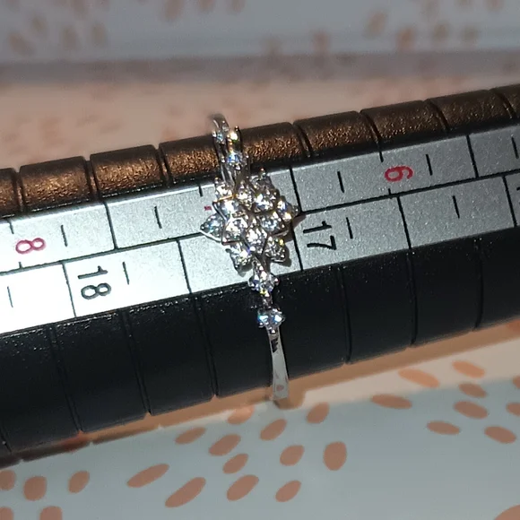 925 Sterling Silver Women's Ring - Picture 3 of 11